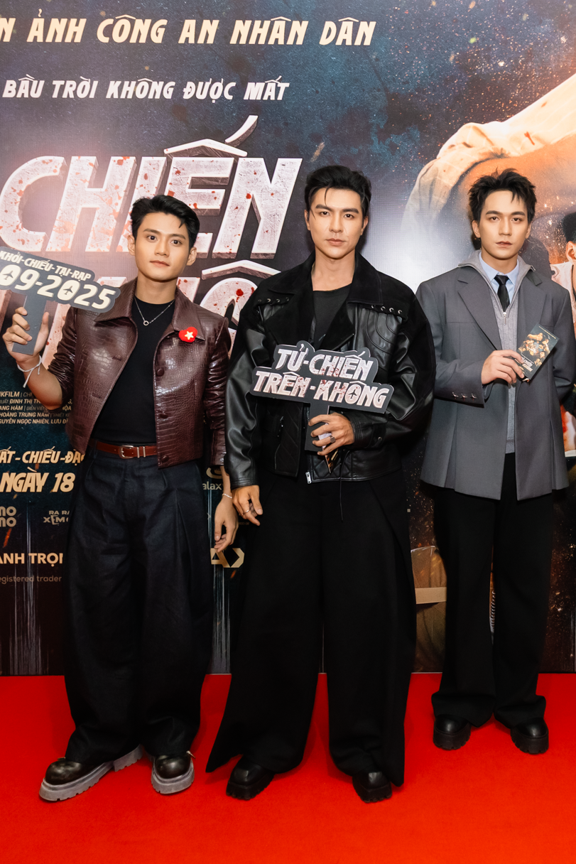 Lên đồ đi xem phim về không tặc ở Việt Nam Minh Hằng kín đáo Thiều Bảo Trâm gợi cảm