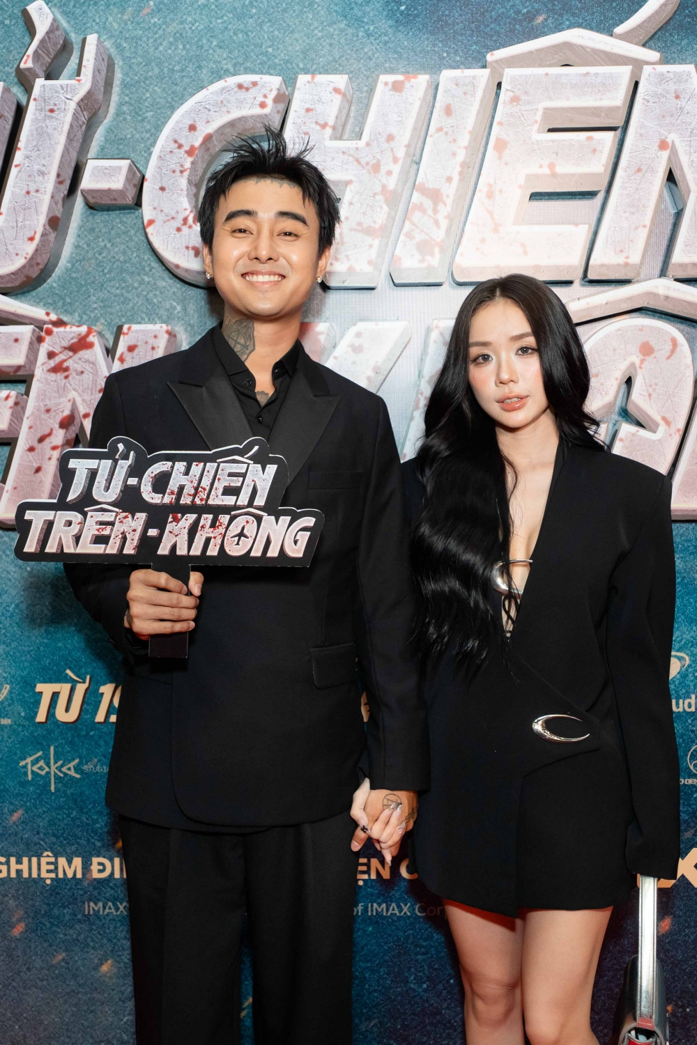 Lên đồ đi xem phim về không tặc ở Việt Nam Minh Hằng kín đáo Thiều Bảo Trâm gợi cảm