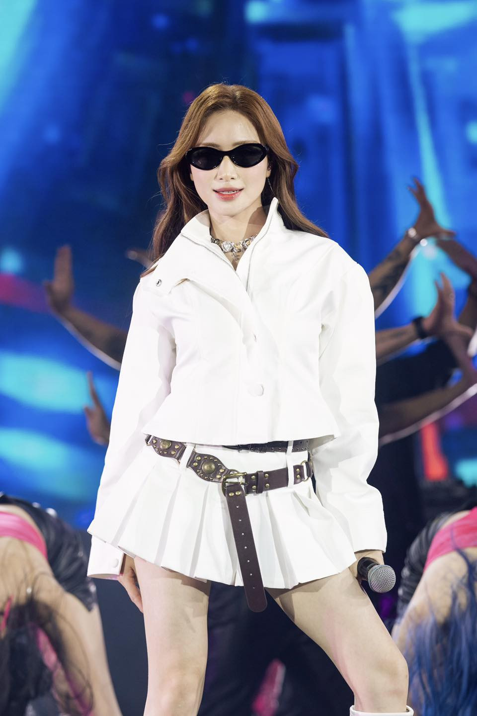 Tuyên bố đổi phong cách Hòa Minzy lộ nhược điểm hình thể khó giấu