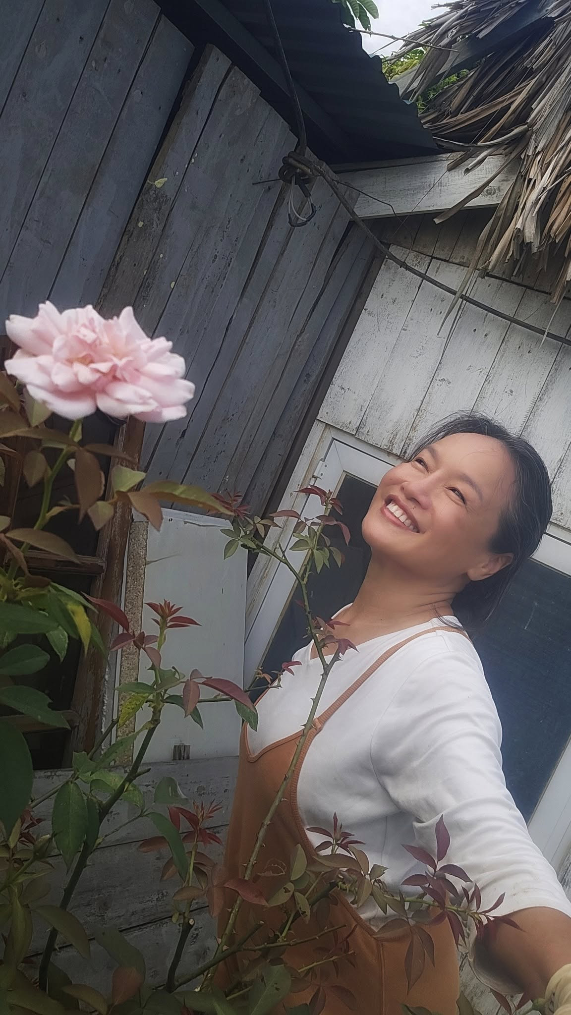 Vẻ ngoài mộc mạc của nghệ sĩ Tú Oanh 'Gió ngang khoảng trời xanh' - Ảnh 6.