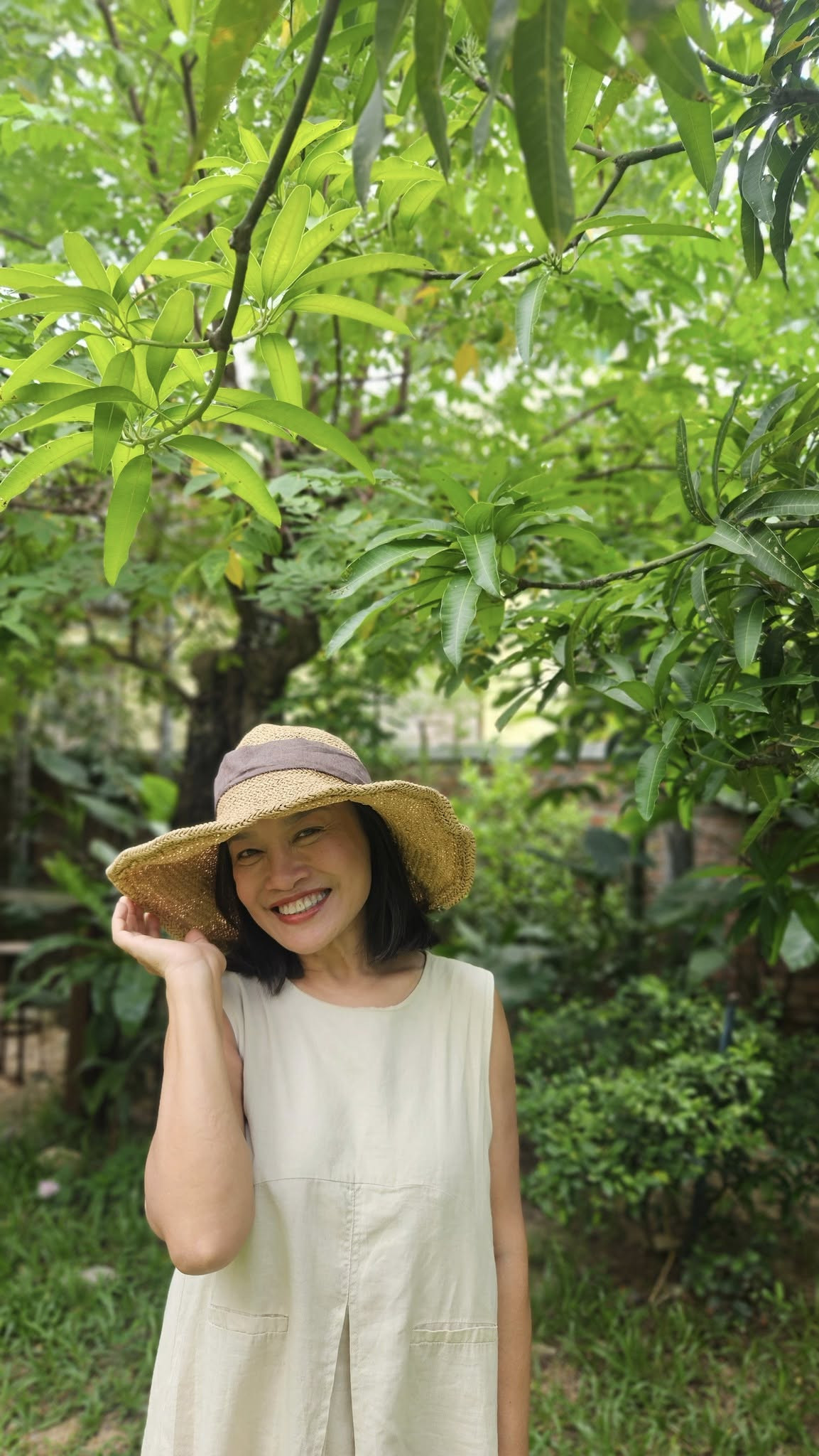 Vẻ ngoài mộc mạc của nghệ sĩ Tú Oanh 'Gió ngang khoảng trời xanh' - Ảnh 10.