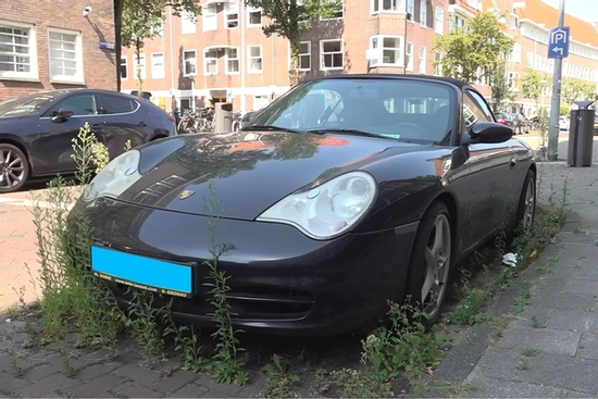 Xót xa siêu xe Porsche 911 tiền tỷ bị bỏ hoang, chủ xe mất tích