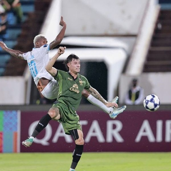 Báo Thái Lan ngao ngán trước màn trình diễn của đội nhà, ca ngợi sức mạnh của Thép Xanh Nam Định