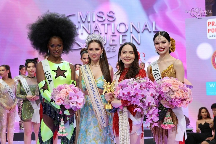 Clip Đàn em Hương Giang diễn bikibi đẹp xuất thần tại Hoa hậu Chuyển giới Quốc tế