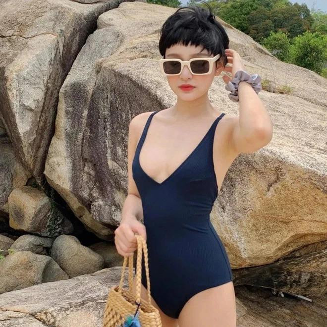 Lâu lắm rồi mới thấy Hiền Hồ diện bikibi trở lại vóc dáng hiện tại ra sao