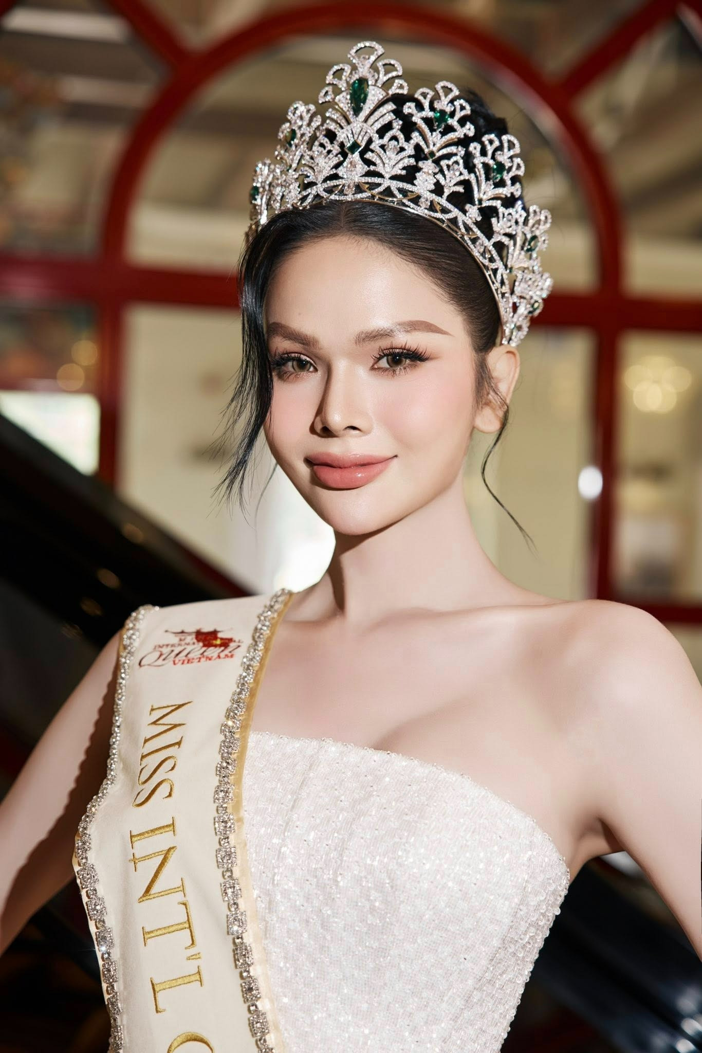 Đại diện Việt Nam gây tranh cãi với màn nói tiếng Anh bập bẹ tại Hoa hậu Chuyển Giới