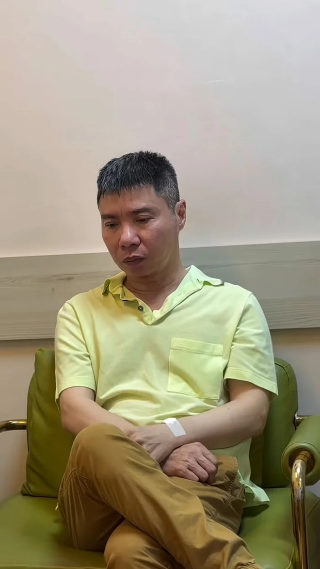 Vợ Công Lý bất ngờ chia sẻ hình ảnh chồng run rẩy sợ hãi khi ở bệnh viện