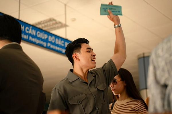 Con trai Thái Hòa có vai nhờ clip tập tạ