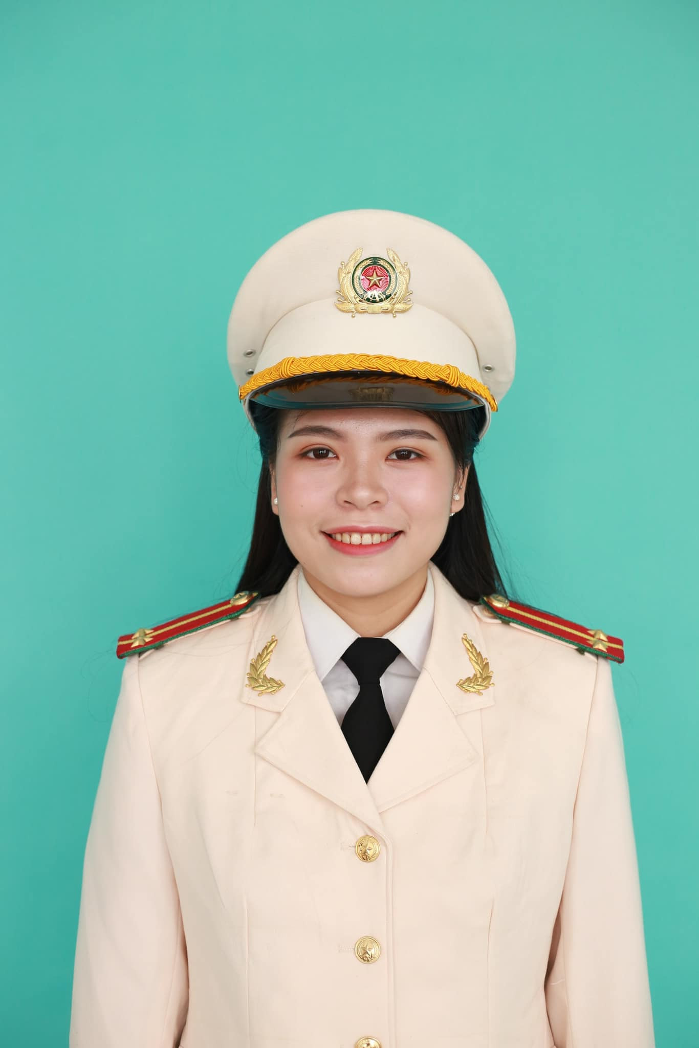 Hành trình 6 năm kiên cường của nữ chiến sĩ công an Bùi Thị Hà Thu: 33 tuổi, hai lần chụp ảnh thờ và ít nhất 85 lần truyền hóa chất- Ảnh 1.