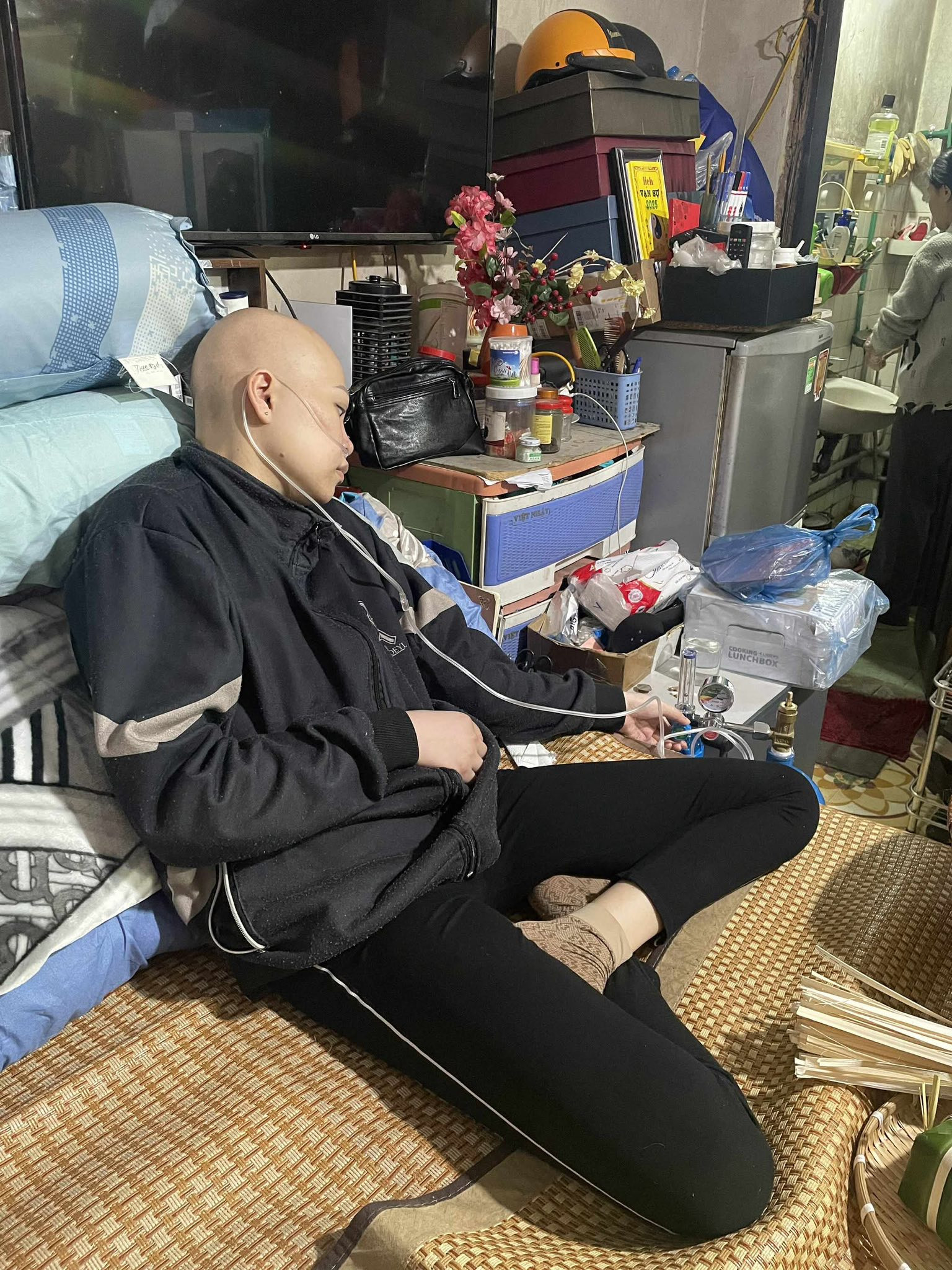 Hành trình 6 năm kiên cường của nữ chiến sĩ công an Bùi Thị Hà Thu: 33 tuổi, hai lần chụp ảnh thờ và ít nhất 85 lần truyền hóa chất- Ảnh 2.