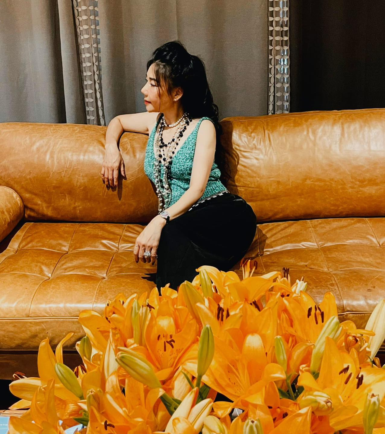 Mẹ nhân viên bán cà phê bị tổng tài hành hung U60 cực trẻ trung gu thời trang đẳng cấp chuẩn phú bà đời thực