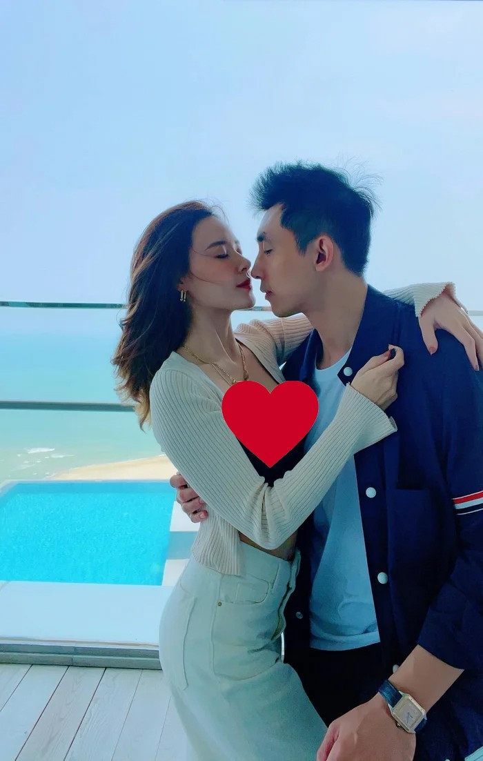 Midu và chồng du lịch Hàn Quốc ngỡ ngàng diện mạo thiếu gia Minh Đạt