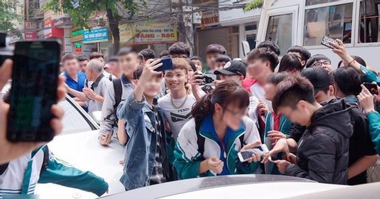 Từ vụ Ninh Dương Story:  Báo động kiểu 'thần tượng' lệch lạc