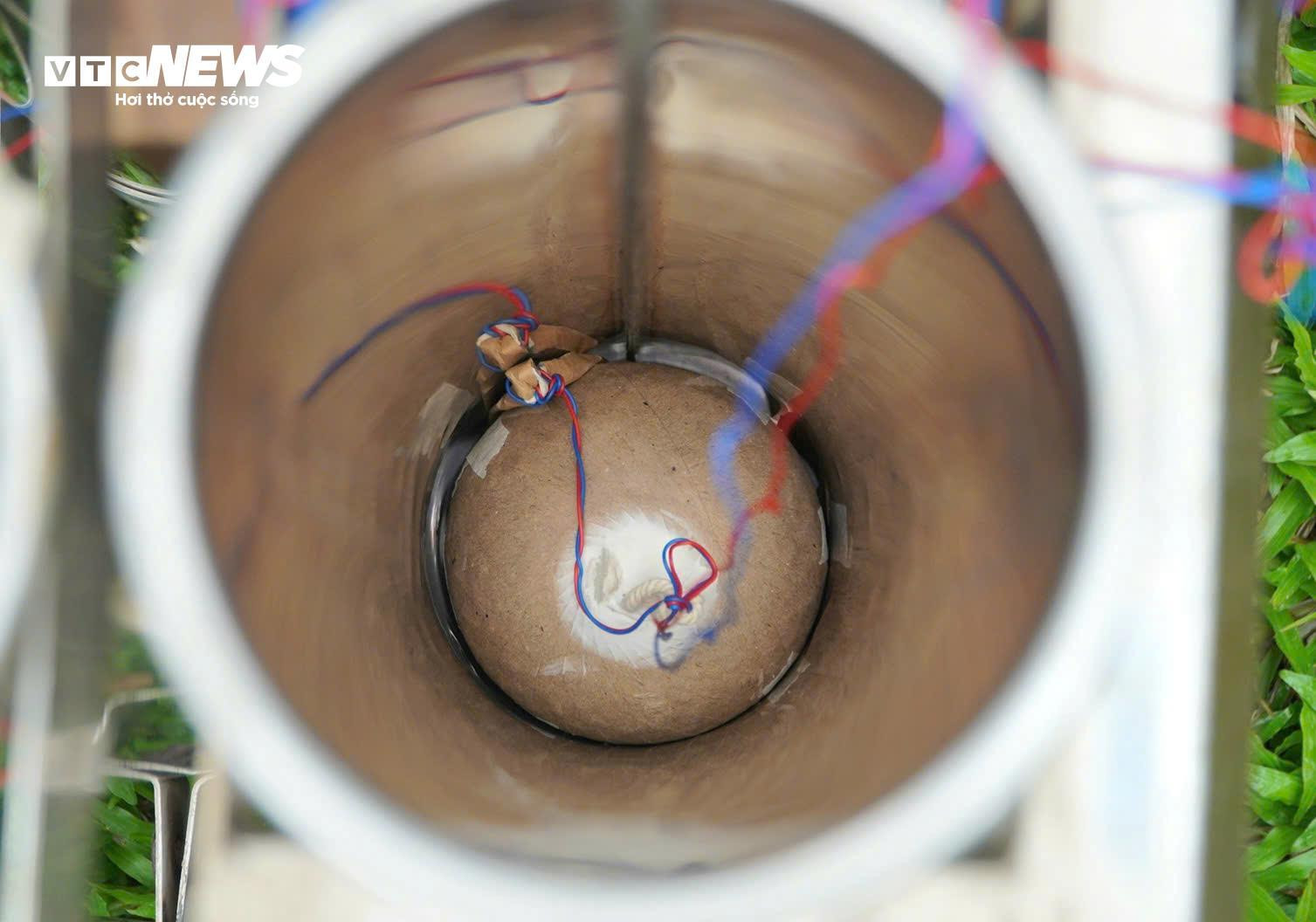 Cận cảnh trận địa pháo hoa ở TP.HCM trước giờ khai hỏa mừng Quốc khánh 2/9 - 6