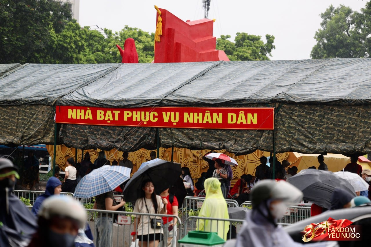 Các khối diễu binh diễu hành tươi cười vẫy tay chào người dân trên đường di chuyển về Quảng trường Ba Đình- Ảnh 37.