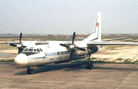 Cơ trưởng cố thủ trong buồng lái, không tặc làm nổ lựu đạn: Máy bay hạ cánh an toàn sau 52 phút 'sinh tử'