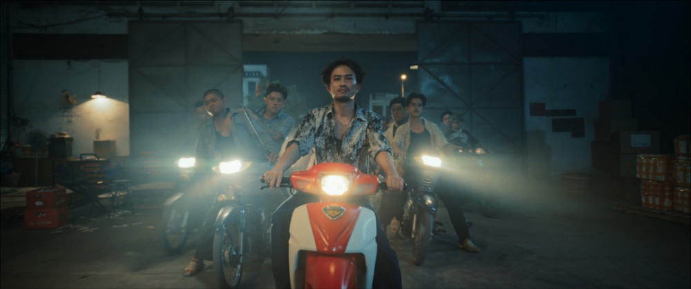 Doãn Quốc Đam trong diện mạo lạ đối đầu với Quang Tuấn