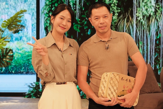 'Ông hoàng phòng vé' Thái Hoà toát mồ hôi kể hậu trường vào vai không tặc máu lạnh