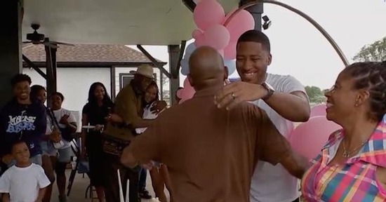 108 năm sinh toàn con trai, cả họ vỡ òa khi sắp đón bé gái