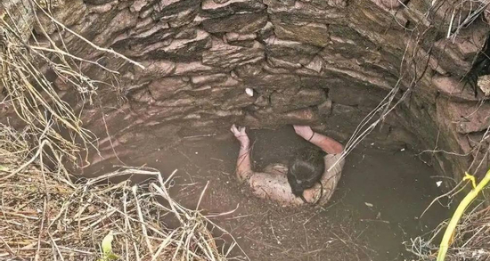 54 giờ dưới giếng hoang: Người phụ nữ chống chọi rắn, đói khát để giành sự sống