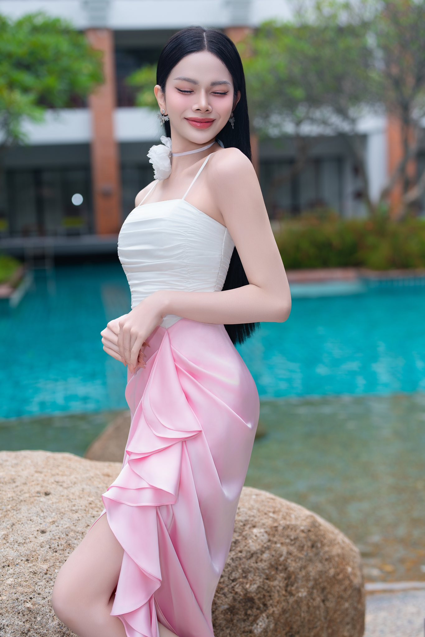 Ảnh quá khứ khó tin của Hà Tâm Như vừa đăng quang Á hậu 2 Hoa hậu Chuyển giới 2025