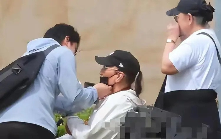 Bố Tạ Đình Phong thay đổi thái độ với Vương Phi