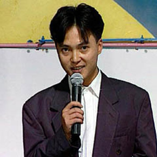 MC đầu tiên của Olympia: Con nhà thơ có tác phẩm được in SGK, bén duyên nghề MC từ khoảnh khắc 'bị ép' lên sóng