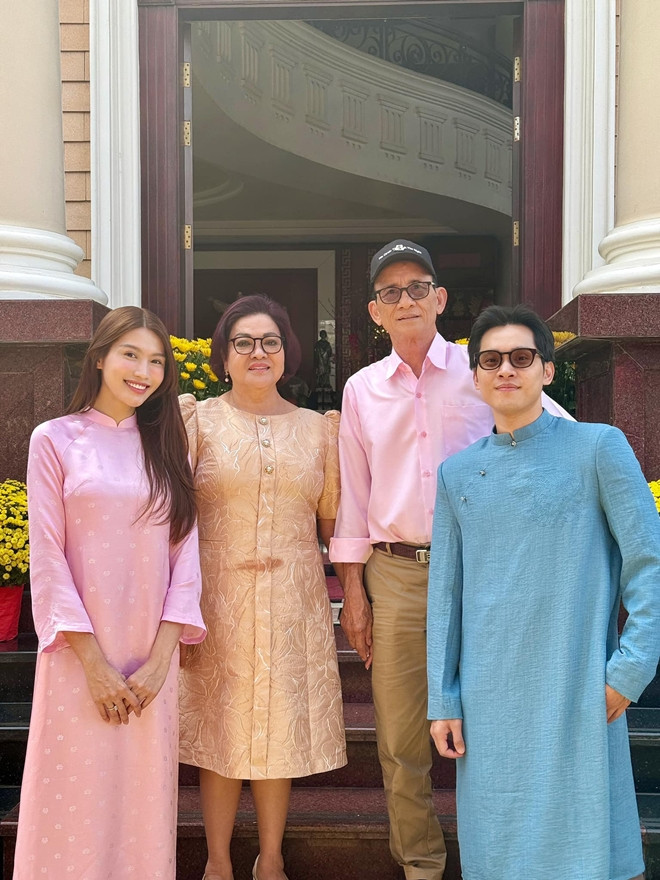 Á hậu Quỳnh Châu khoe nhẫn đính hôn chính thức nhận lời cầu hôn sau hơn 1 năm giữ kín