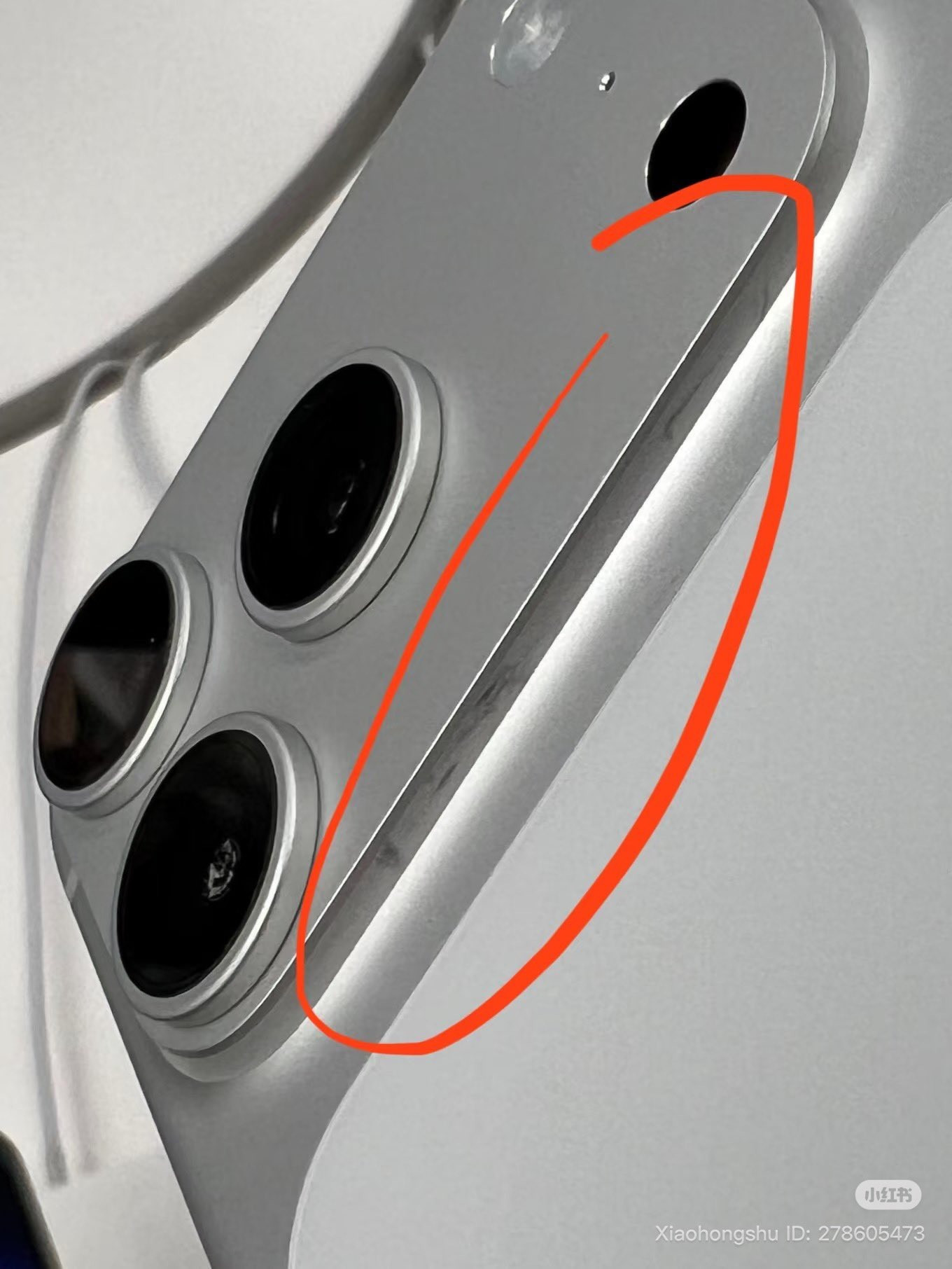 iphone 17 pro tray xuoc 1.jpg