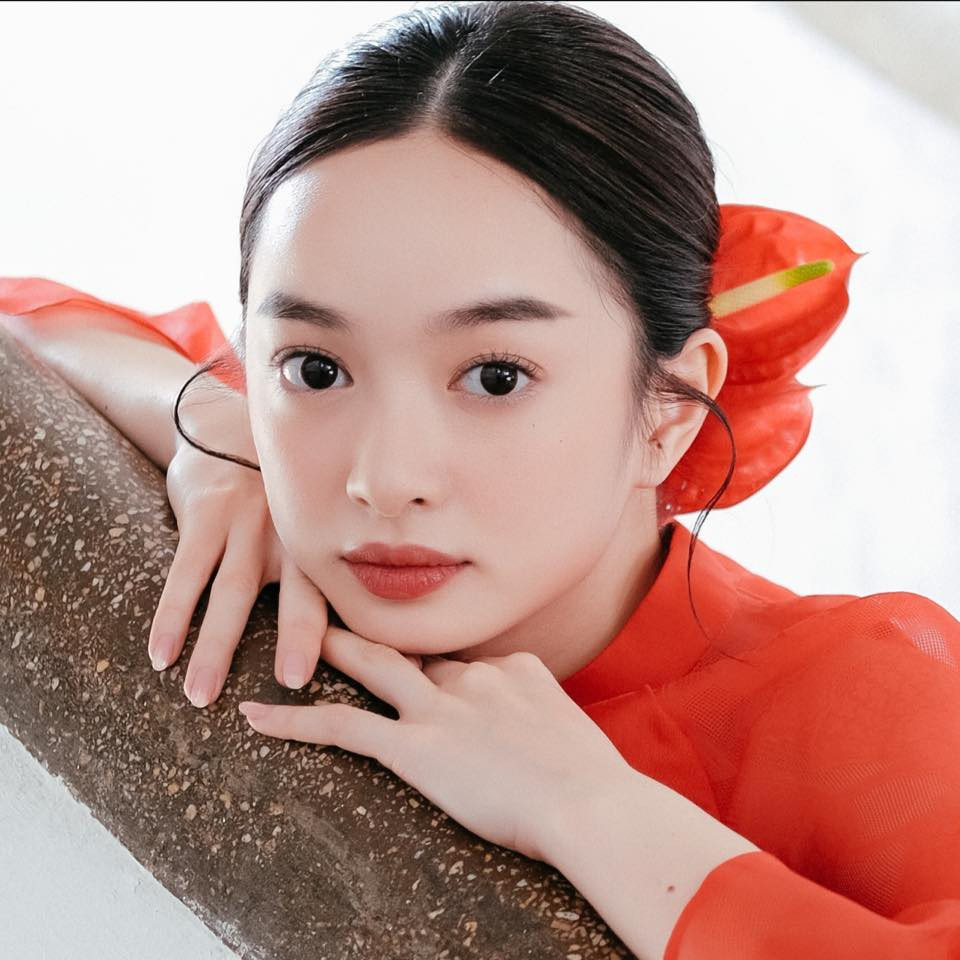 Mỹ nhân 'Tử chiến trên không' sở hữu chiều cao mét rưỡi nhưng vẫn có nhan sắc rực rỡ không thua ai - Ảnh 3.