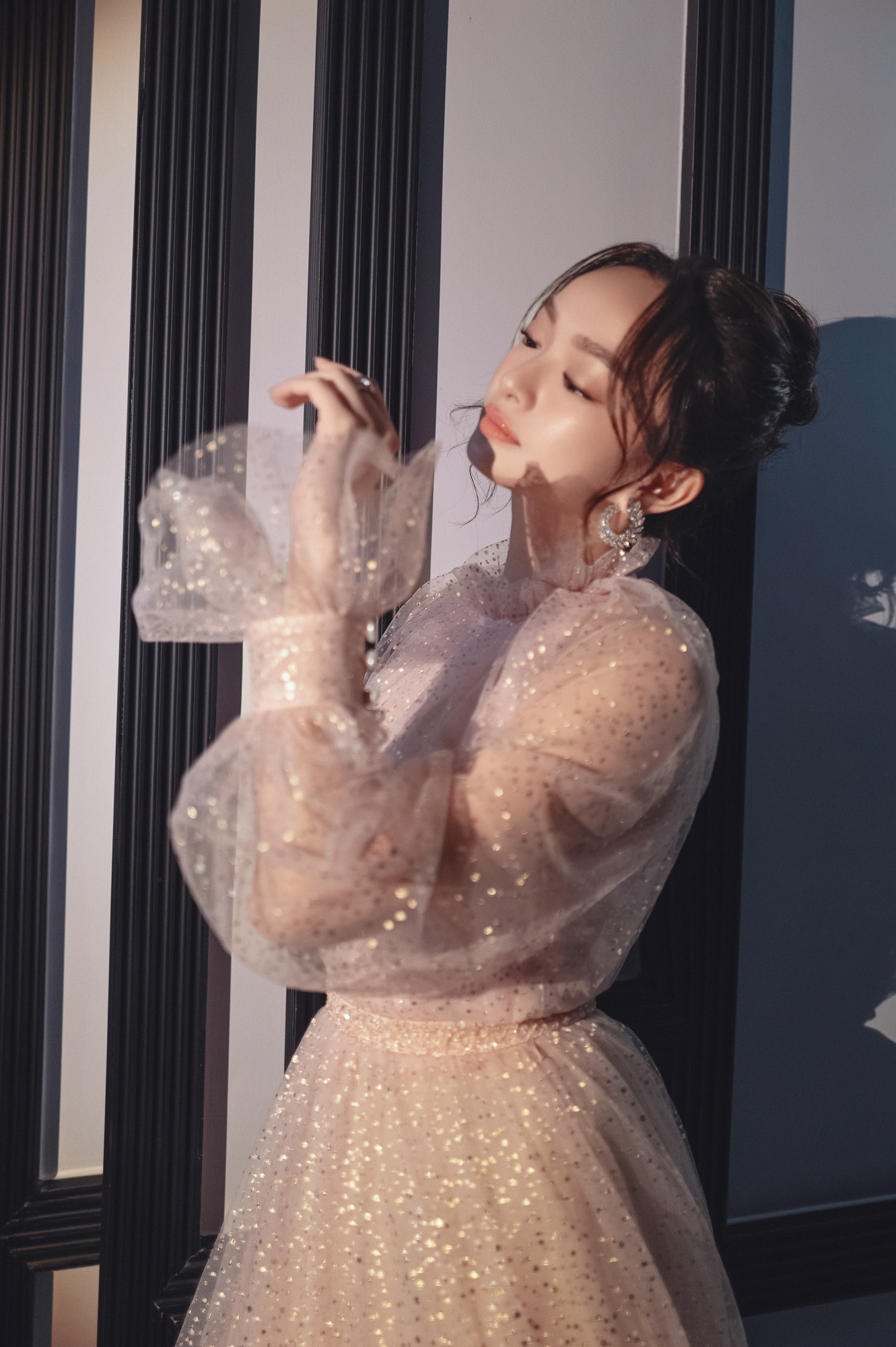 Mỹ nhân 'Tử chiến trên không' sở hữu chiều cao mét rưỡi nhưng vẫn có nhan sắc rực rỡ không thua ai - Ảnh 9.