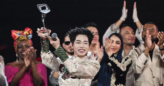 Thủ tướng gửi thư biểu dương thành tích xuất sắc của ca sĩ Đức Phúc