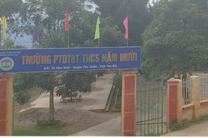Cổng trường PTDTBT THCS Nậm Mười. (Ảnh: Đ.X.)