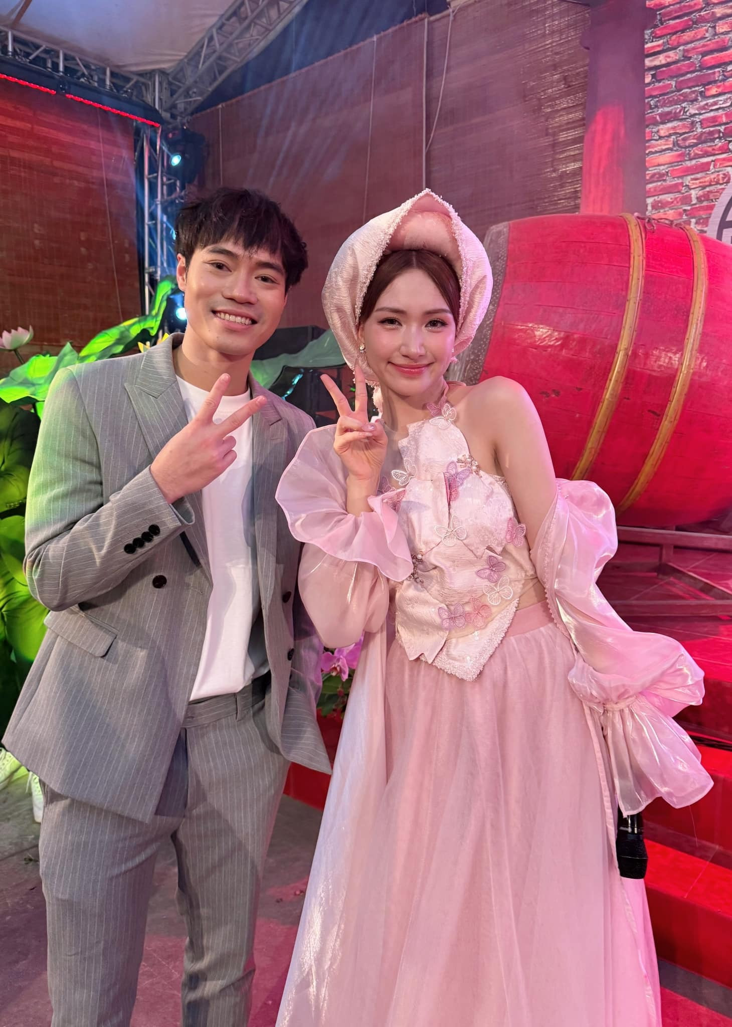 Văn Toàn than trời khi bị Hòa Minzy lừa mua Iphone 17 giá gần 70 triệu