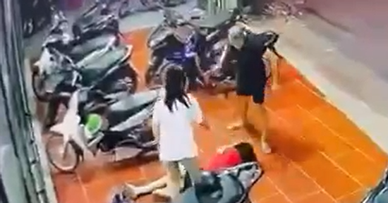 Xác minh clip người đàn ông đánh đập bạn gái dã man trước quán bia ở Hà Nội