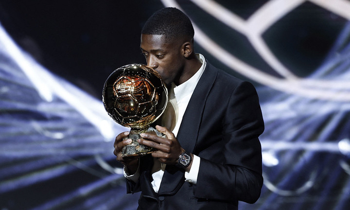 Dembele cũng nhắc tên đồng đội cũ Lionel Messi trong bài phát biểu. Chủ nhân Quả bóng vàng 2025 nói: