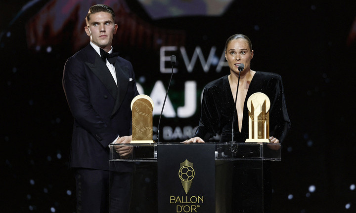 Giải Gerd Muller (dành cho tiền đạo ghi bàn nhiều nhất năm) được trao cho Viktor Gyokeres và Ewa Pajor. Trong mùa giải 2024-2025, Gyokeres ghi 39 bàn sau 33 trận tại giải VĐQG Bồ Đào Nha, 6 bàn (8 trận) ở UEFA Champions League, 5 bàn ở Cúp Bồ Đào Nha - tổng cộng 50 bàn thắng trong màu áo Sporting Lisbon. Pajor ghi 25 bàn cho đội nữ Barcelona tính ở mọi giải đấu.(Ảnh: Reuters)