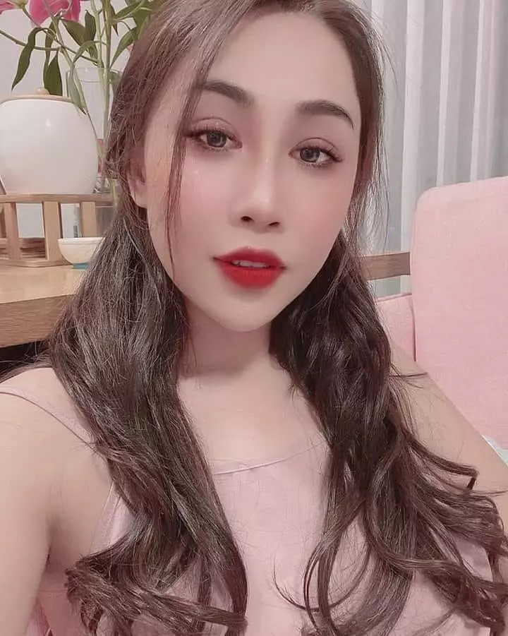 Giật mình nhận chẳng ra diện mạo hiện tại của nhà văn Gào khi bị team qua đường chụp lén