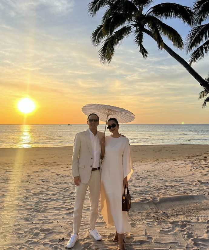 Tăng Thanh Hà ăn mày quá khứ đăng hình tình tứ bên ông xã đại gia