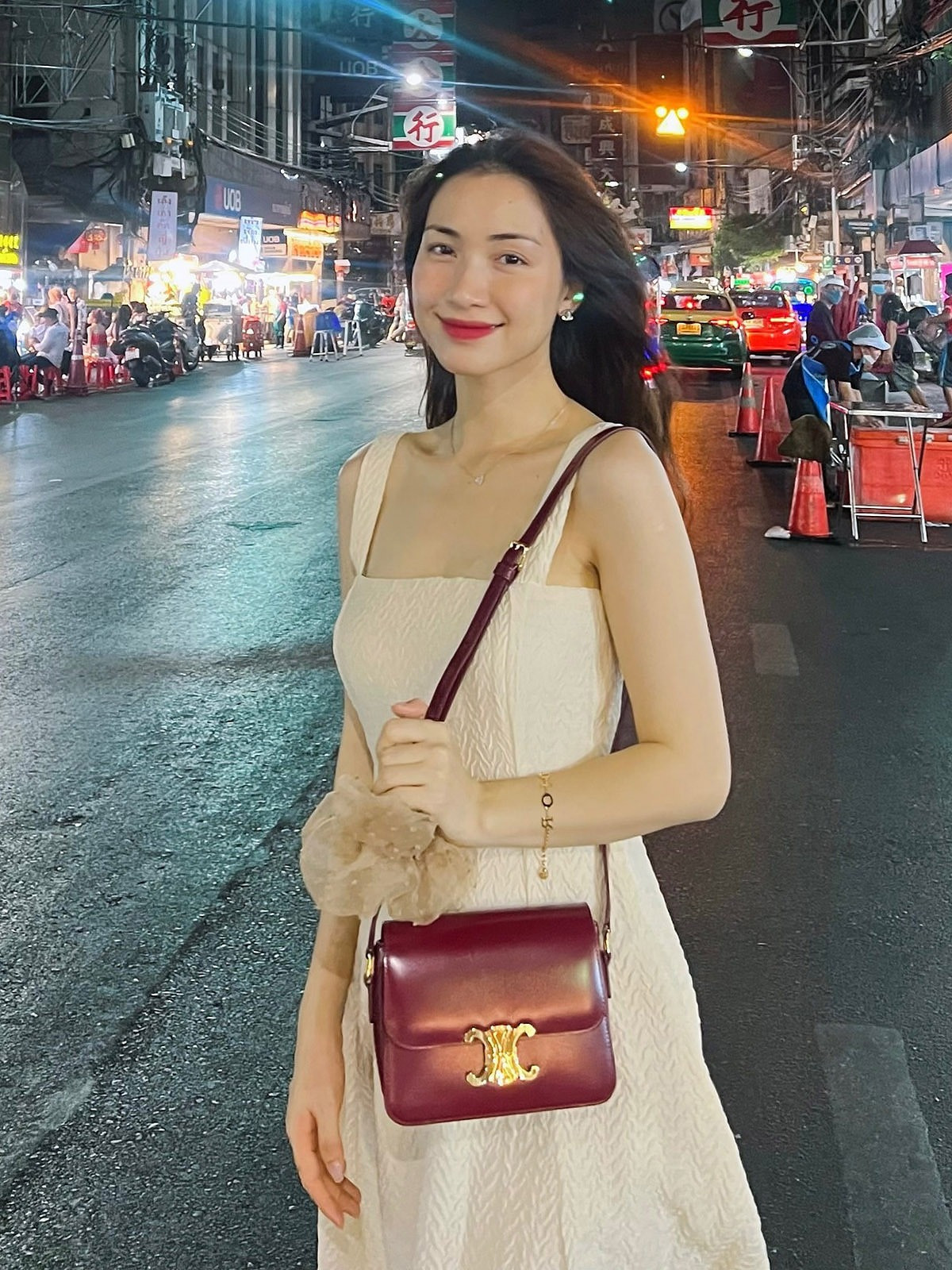 Hòa Minzy xách túi gần 200 triệu chủ tịch tặng vi vu nước Nga