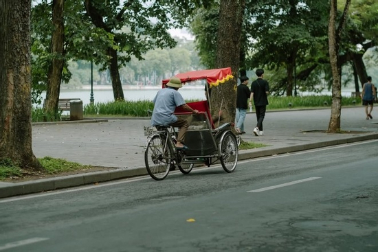 Khách Tây bị 'chặt chém' 1,2 triệu đồng khi thăm phố cổ Hà Nội bằng xích lô