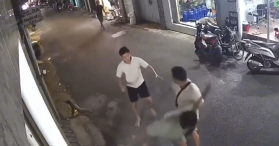 Lý do người đàn ông bị đánh đến ngất xỉu giữa đường ở TP HCM