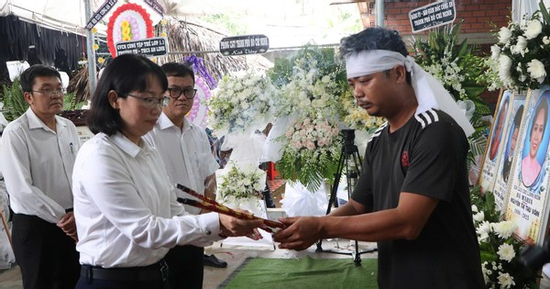 TP HCM: Chia sẻ mất mát với gia đình nạn nhân trong vụ tai nạn khiến 3 mẹ con tử vong