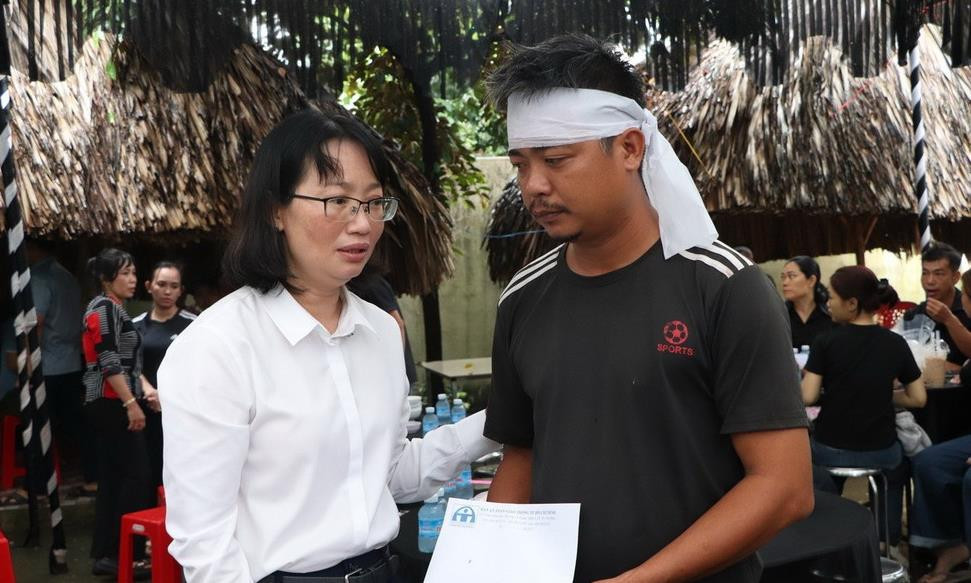 TP HCM: Chia sẻ mất mát với gia đình nạn nhân trong vụ tai nạn khiến 3 mẹ con tử vong- Ảnh 2.