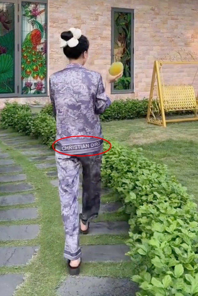 Tranh cãi Ngân Collagen tự nhận cố tình tạo chiêu trò dàn dựng loạt drama để câu view