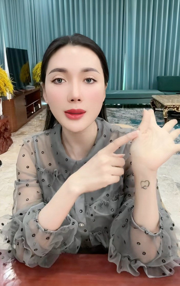 Tranh cãi Ngân Collagen tự nhận cố tình tạo chiêu trò dàn dựng loạt drama để câu view