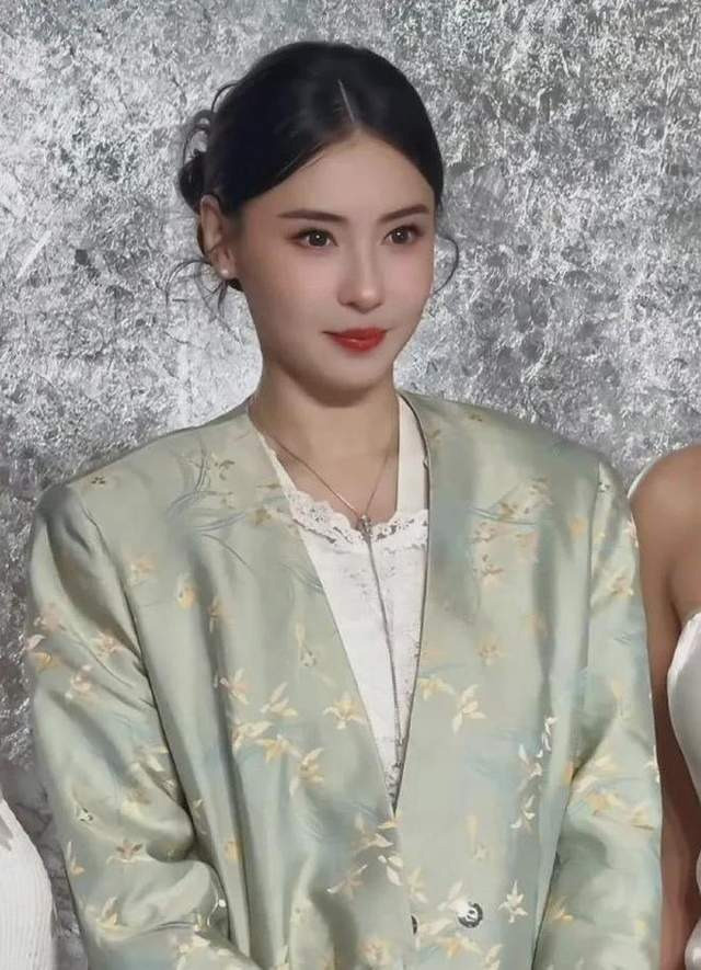 Trương Bá Chi chỉnh sửa một bộ phận trên mặt cư dân mạng bày tỏ tiếc nuối