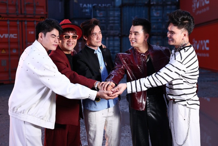 Phòng An ninh mạng và phòng chống tội phạm công nghệ cao, Công an TP.HCM gửi giấy mời nhóm nhạc Ngũ Hổ Tướng lên làm việc liên quan đến MV nghi quảng cáo web cá độ.