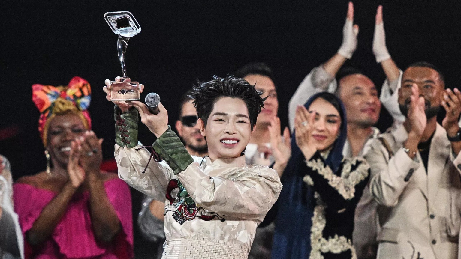 Bố Đức Phúc viết tâm thư cám ơn Mỹ Tâm và Hồ Hoài Anh