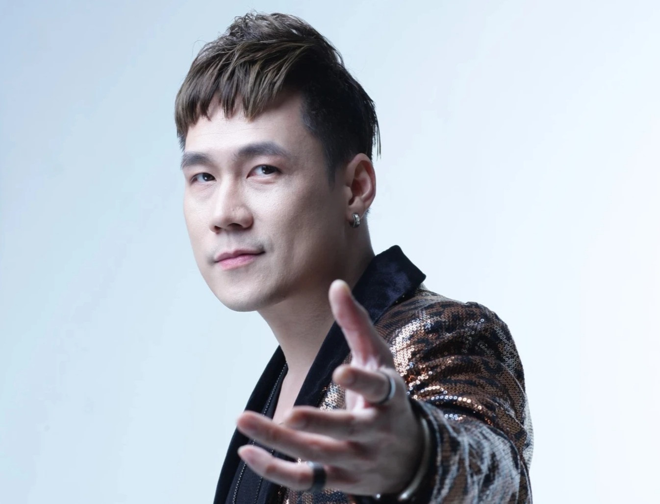 Khánh Phương đáp trả sau khi bị Duy Mạnh công kích vừa ngu vừa tham